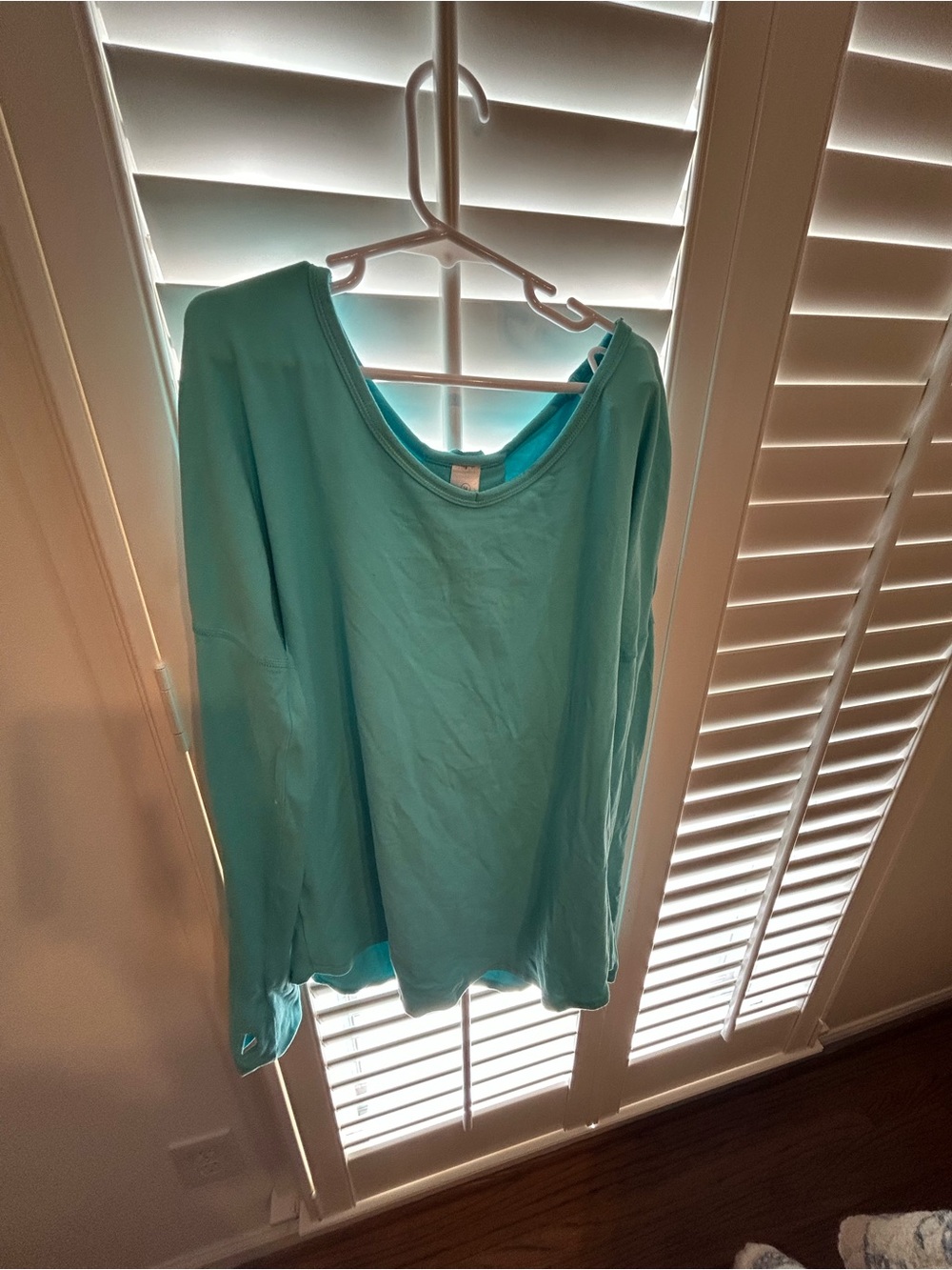 Ivivva Light Teal Long-Sleeve girls athletic  Top